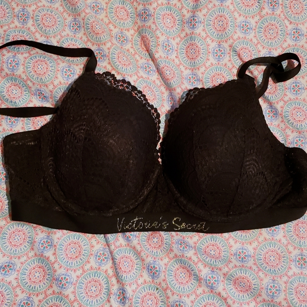 2 Victoria's Secret Bras